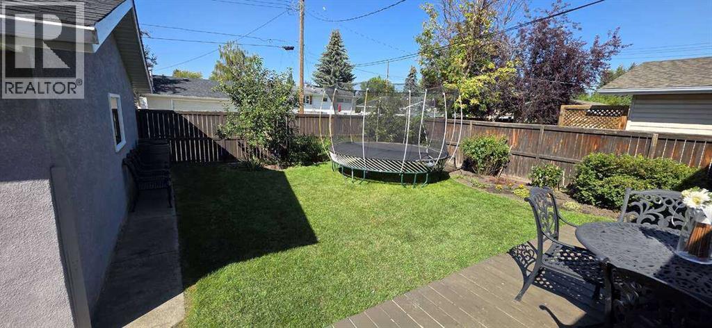 Photo 8 of 640 Willowburn Crescent Se, Calgary AB
