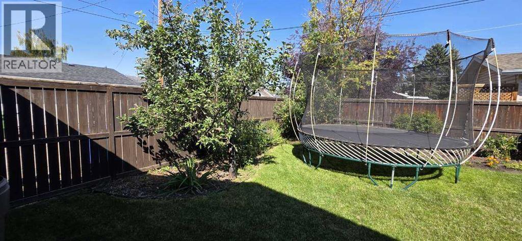 Photo 10 of 640 Willowburn Crescent Se, Calgary AB
