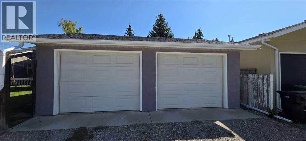 Photo 15 of 640 Willowburn Crescent Se, Calgary AB