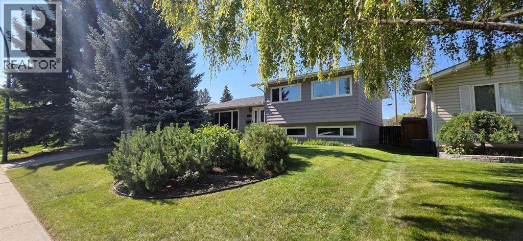 Photo 2 of 640 Willowburn Crescent Se, Calgary AB