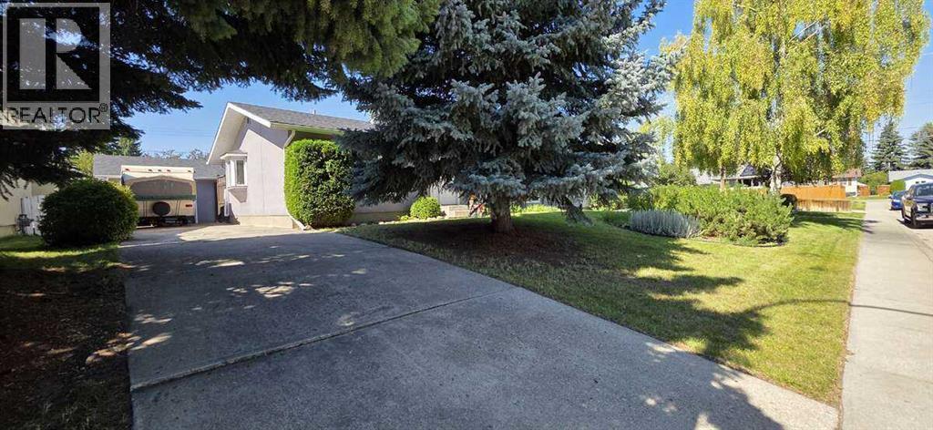 Photo 3 of 640 Willowburn Crescent Se, Calgary AB