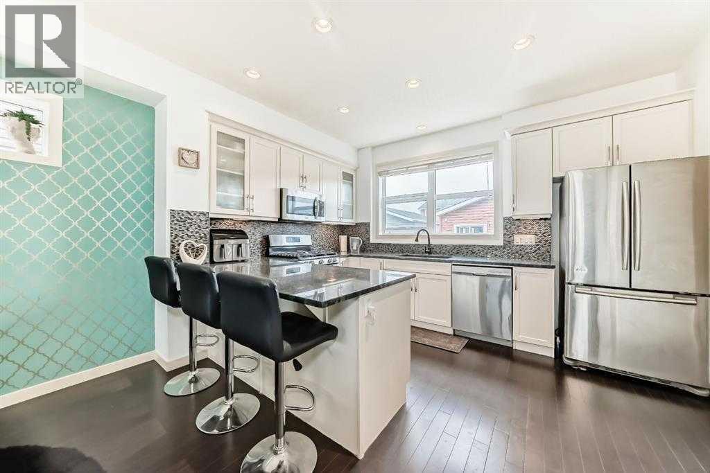 Photo 3 of 210 Redstone Drive Ne, Calgary AB