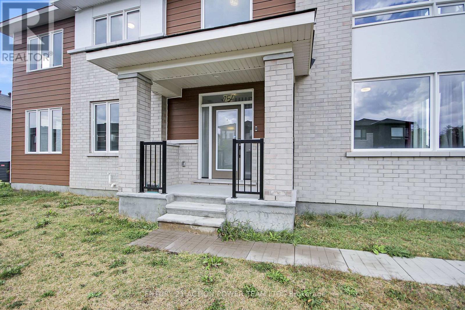 Photo 4 of 254 Ormiston Crescent, Ottawa ON