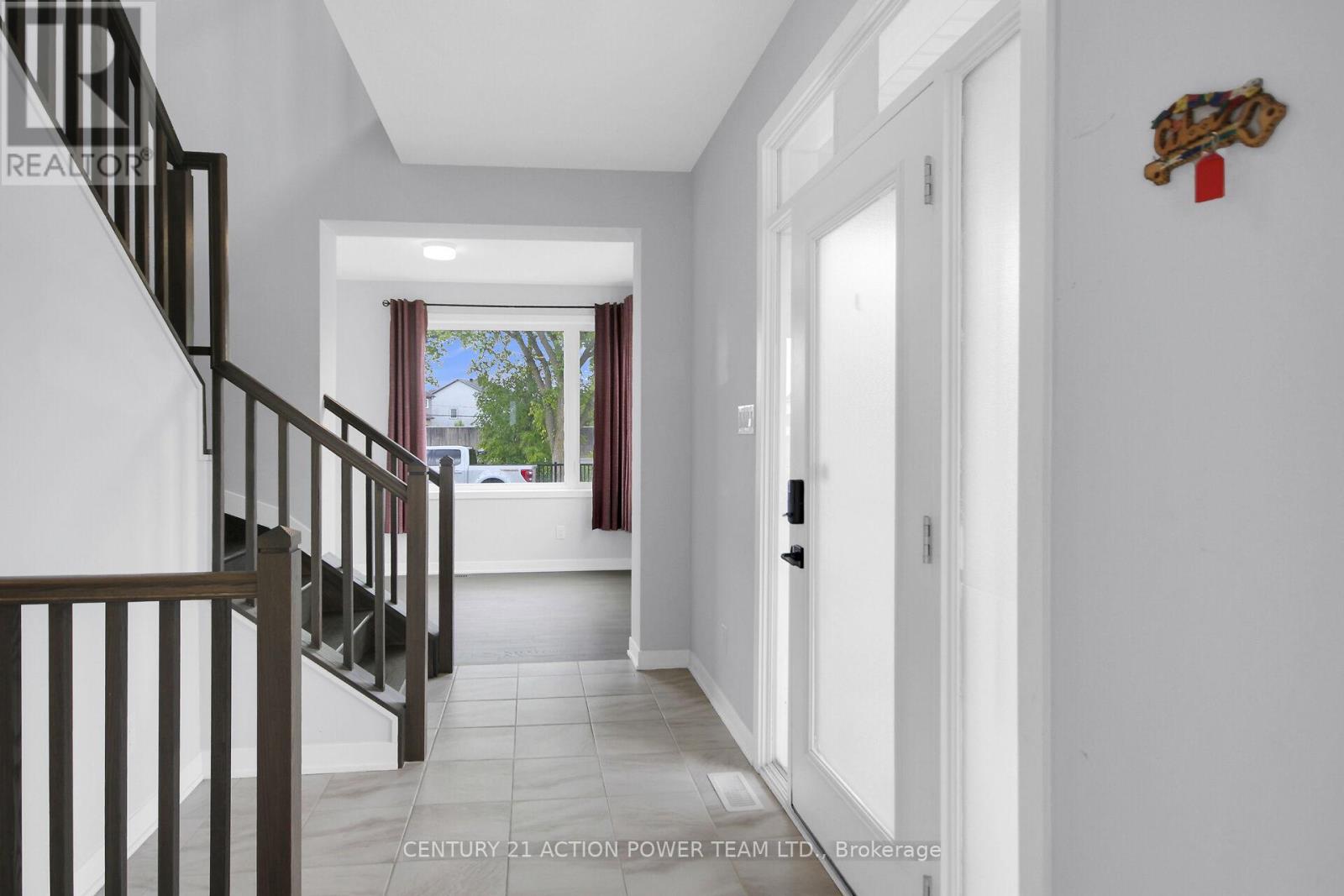 Photo 5 of 254 Ormiston Crescent, Ottawa ON