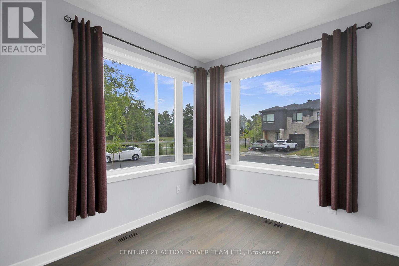 Photo 6 of 254 Ormiston Crescent, Ottawa ON