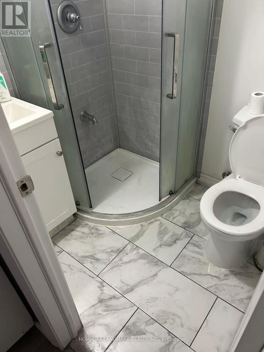 Photo 6 of 15 Yarmouth Court, Hamilton ON
