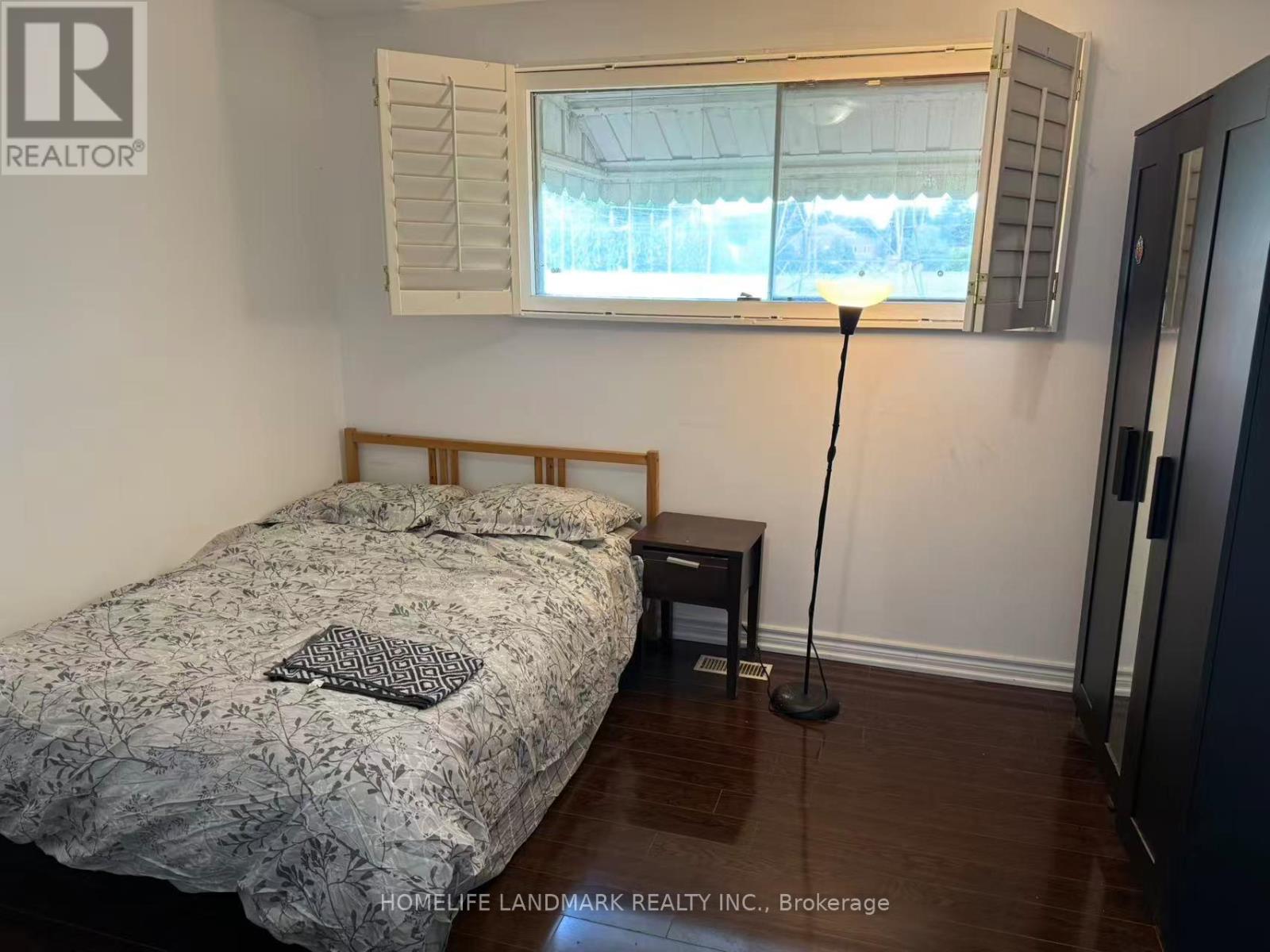 Photo 1 of 15 Yarmouth Court, Hamilton ON