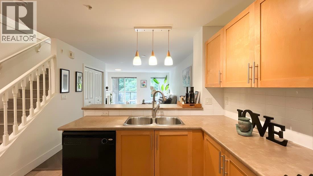 Photo 11 of 312 7000 21 Avenue, Burnaby BC