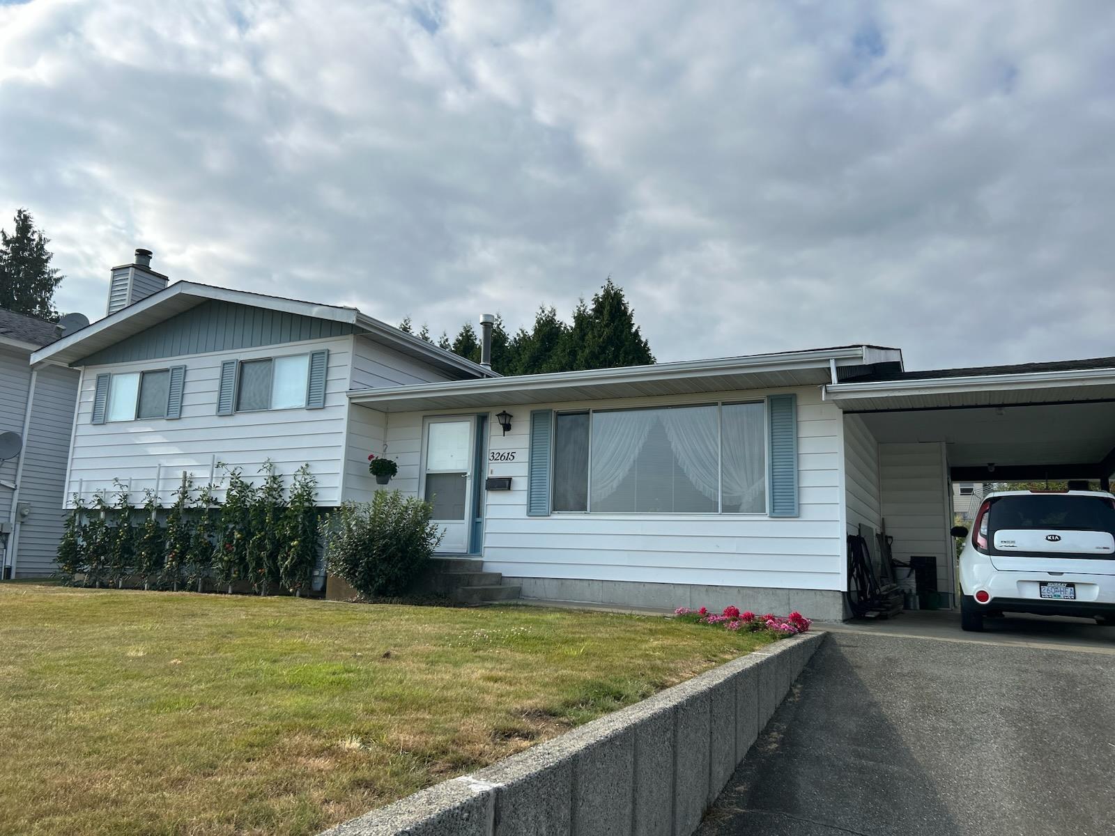Photo 1 of 32615 Fleming Avenue, Mission BC