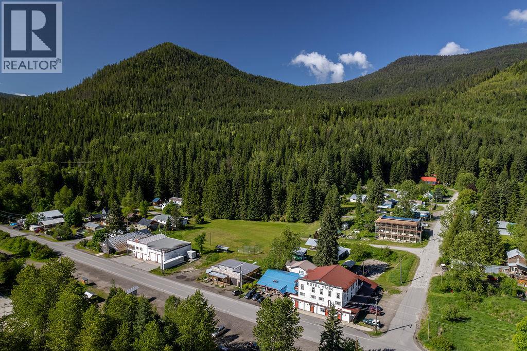 Photo 3 of 7114 1st Avenue, Ymir BC