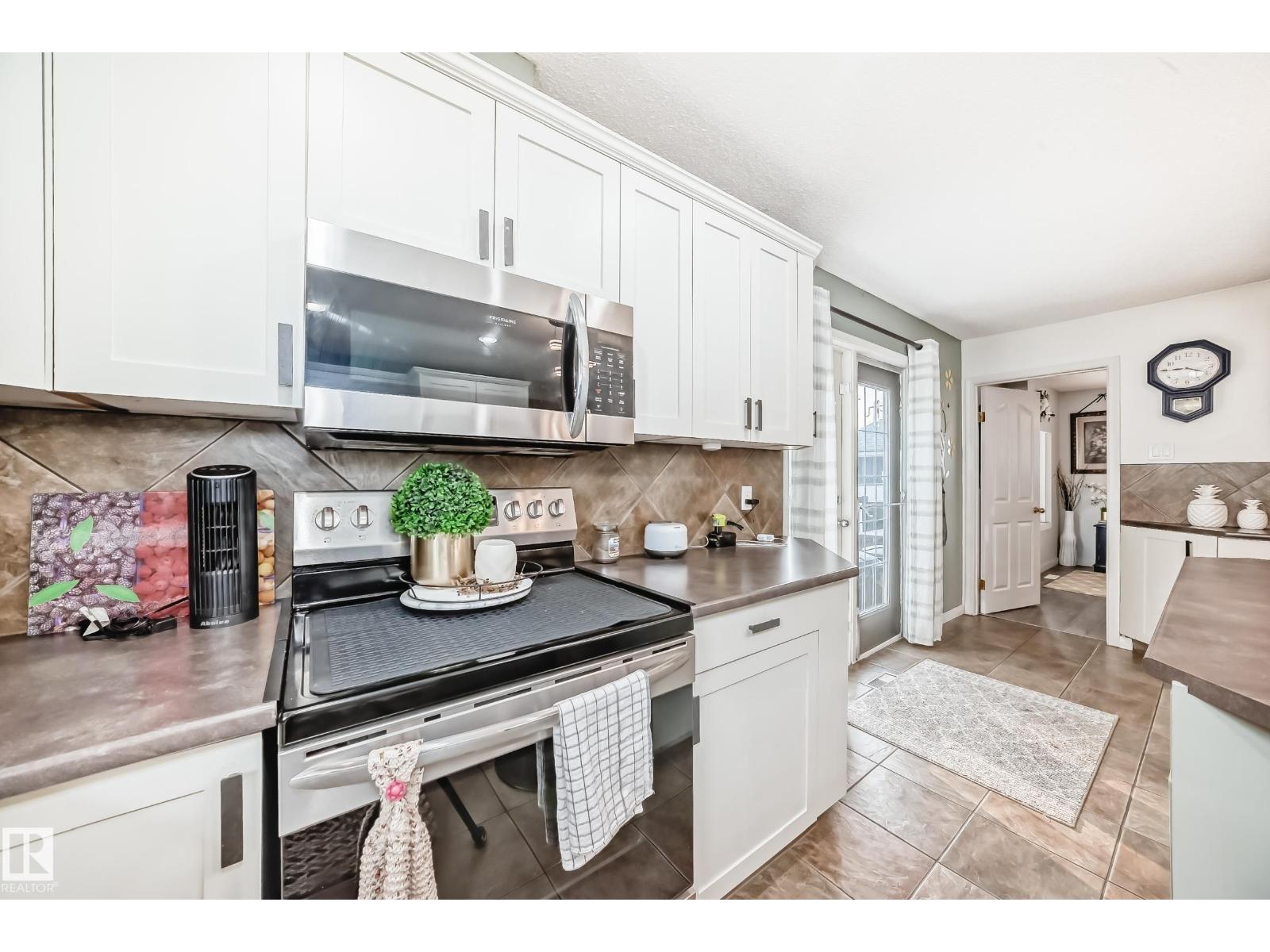 Photo 10 of 4 Glendale Cr, Stony Plain AB
