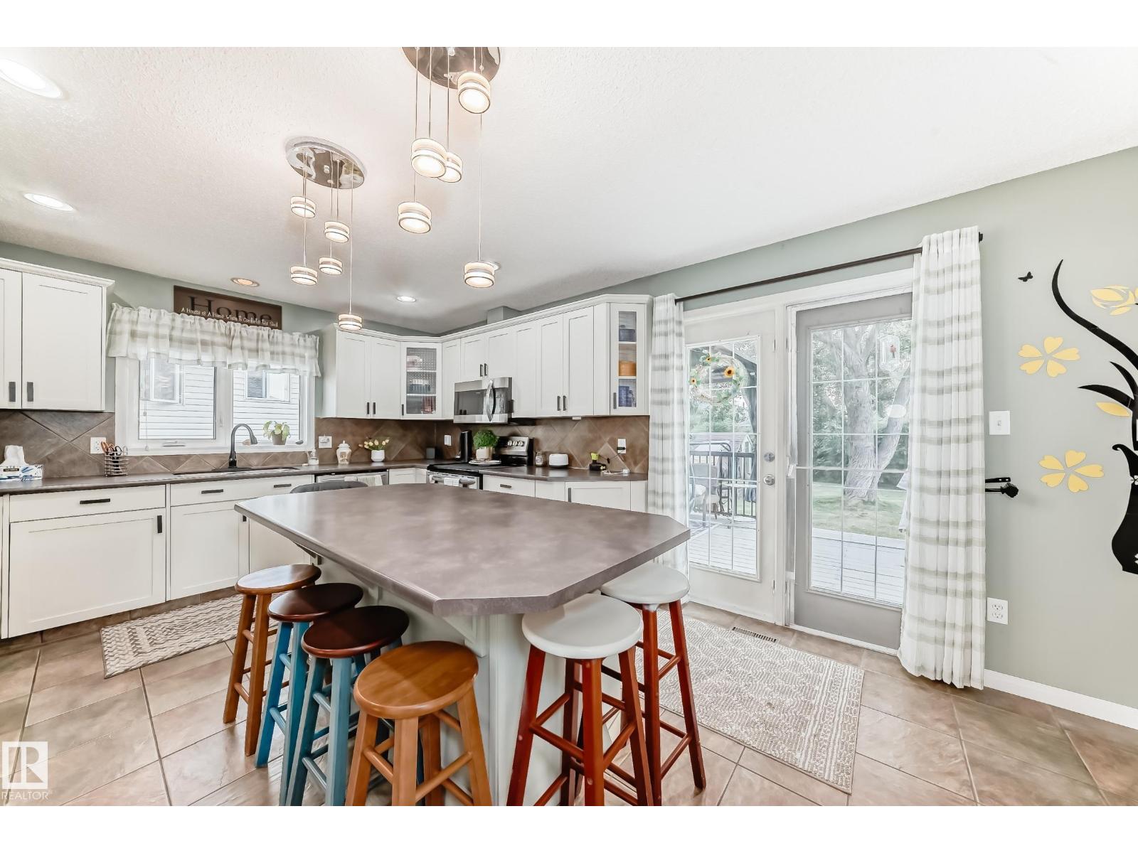 Photo 12 of 4 Glendale Cr, Stony Plain AB