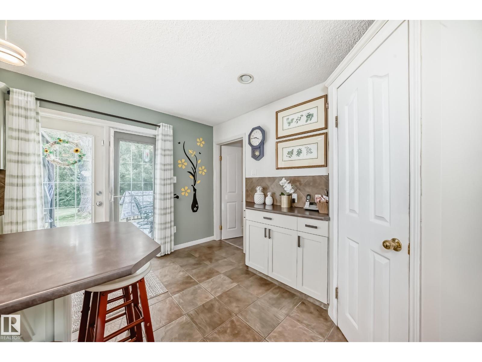 Photo 13 of 4 Glendale Cr, Stony Plain AB