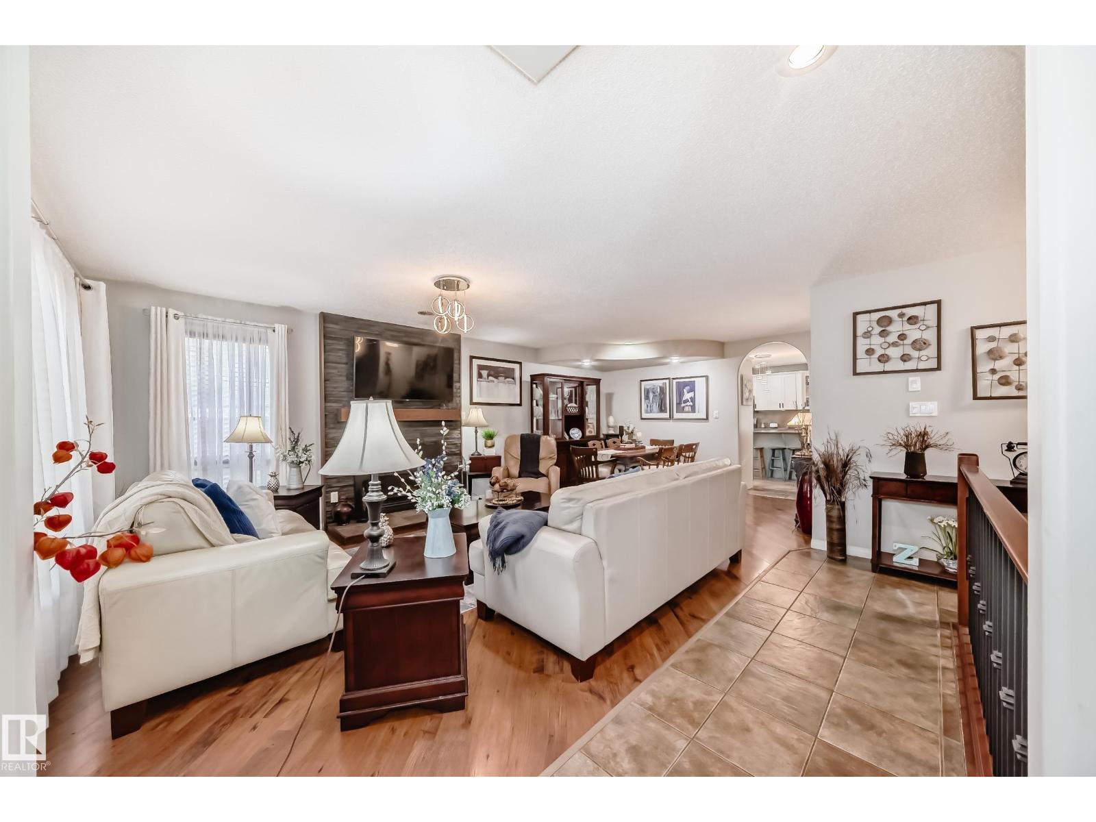 Photo 2 of 4 Glendale Cr, Stony Plain AB