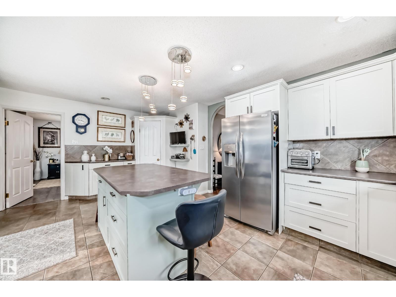 Photo 8 of 4 Glendale Cr, Stony Plain AB