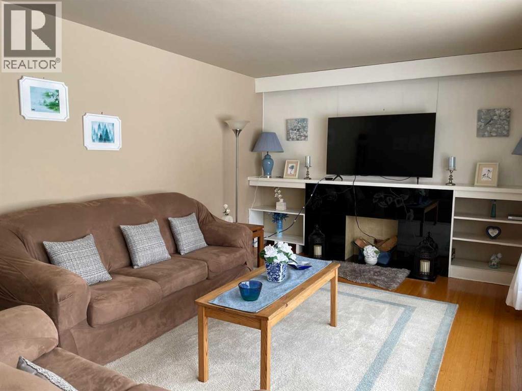 Photo 14 of 1913 24 Avenue Nw, Calgary AB