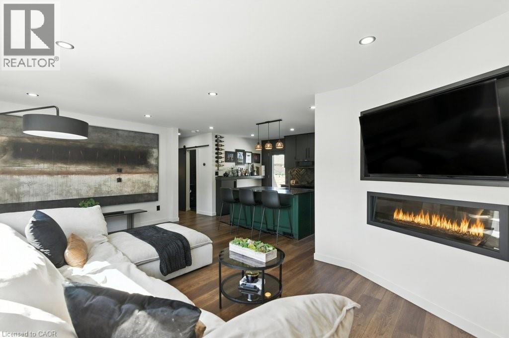 Photo 13 of 30 Cloke Court, Hamilton ON