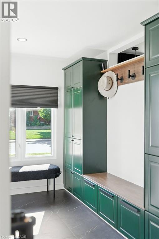 Photo 6 of 30 Cloke Court, Hamilton ON
