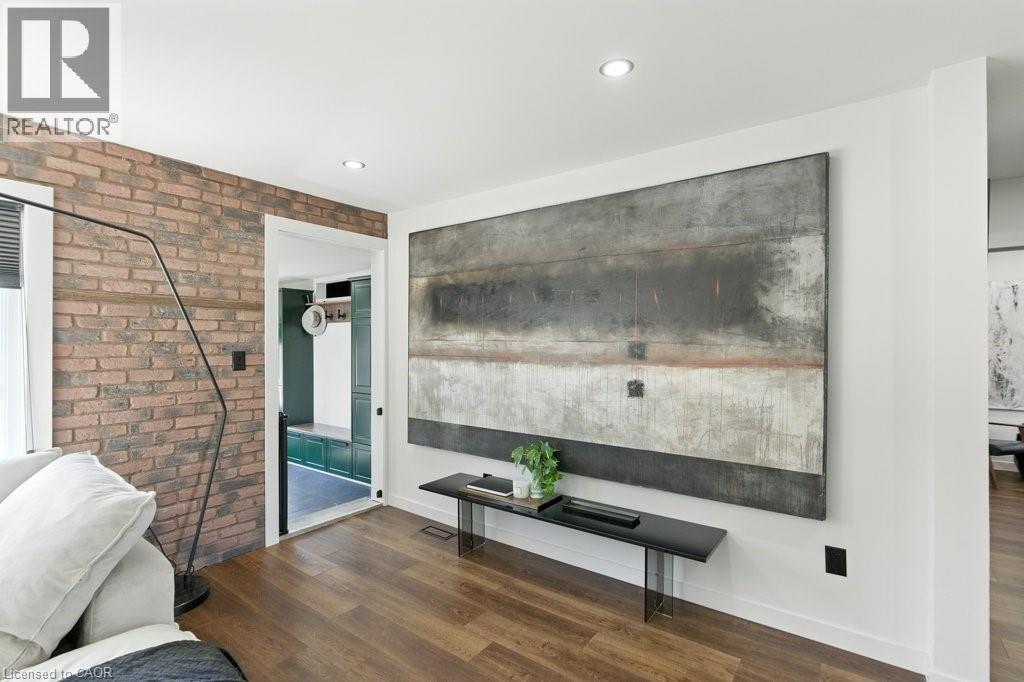 Photo 14 of 30 Cloke Court, Hamilton ON
