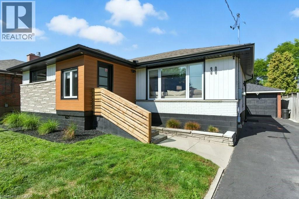 Photo 3 of 30 Cloke Court, Hamilton ON