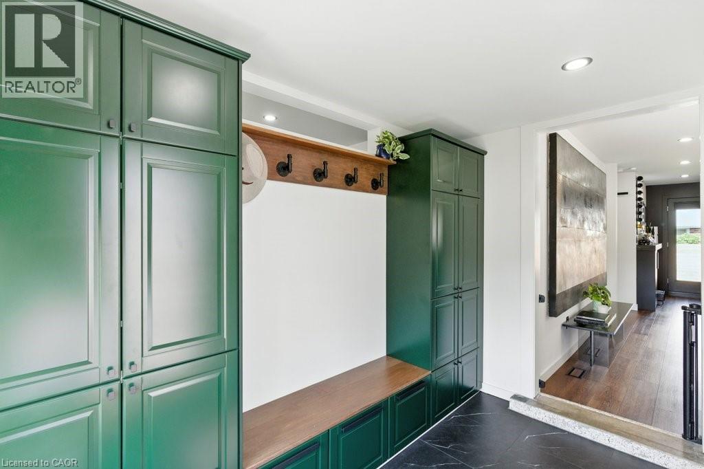 Photo 7 of 30 Cloke Court, Hamilton ON