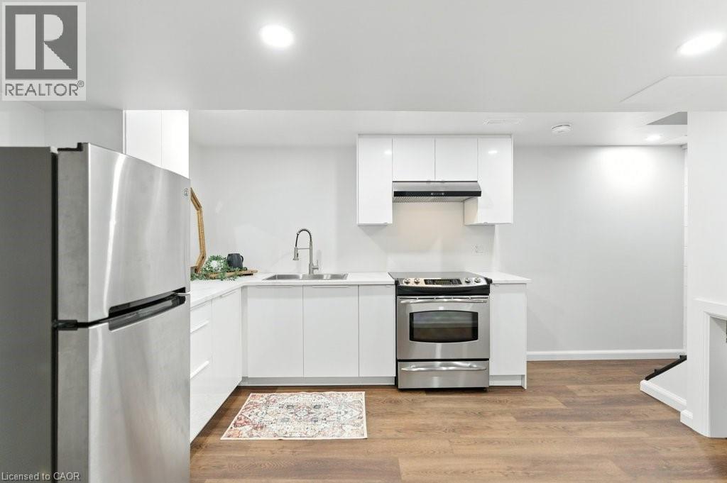 Photo 31 of 30 Cloke Court, Hamilton ON