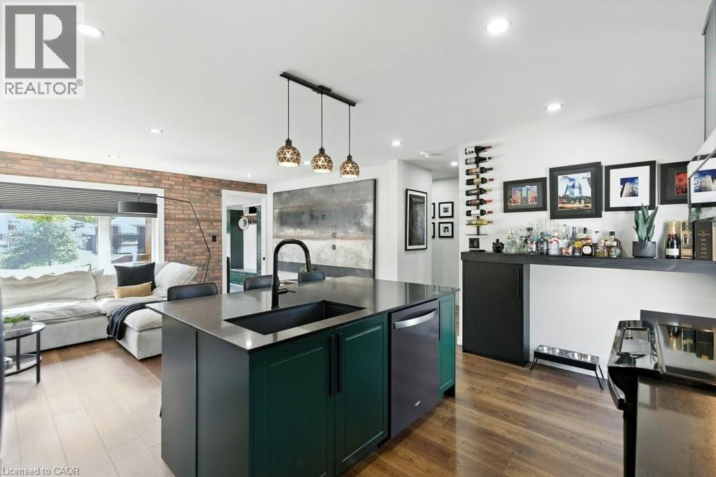 Photo 19 of 30 Cloke Court, Hamilton ON