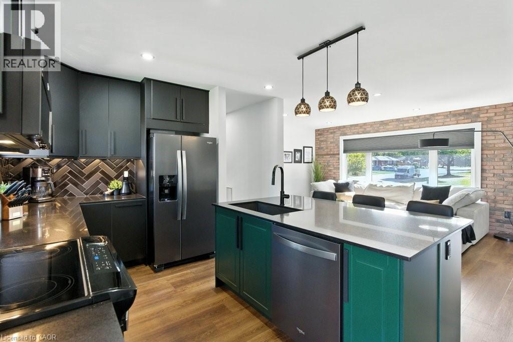 Photo 20 of 30 Cloke Court, Hamilton ON