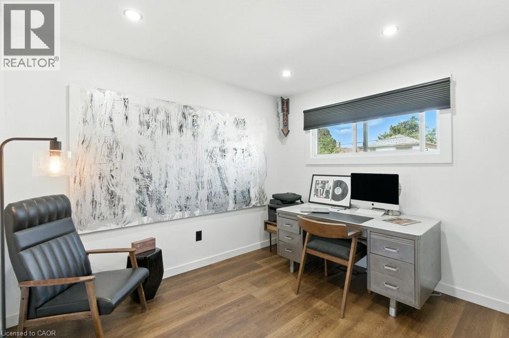 Photo 25 of 30 Cloke Court, Hamilton ON