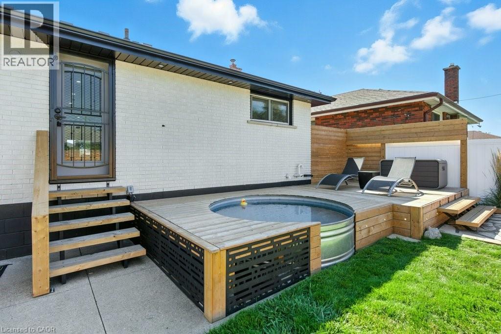 Photo 45 of 30 Cloke Court, Hamilton ON