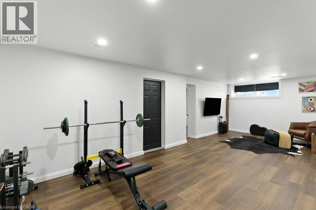 Photo 32 of 30 Cloke Court, Hamilton ON