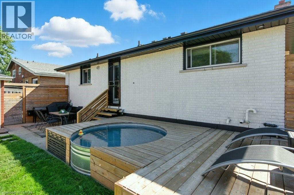 Photo 43 of 30 Cloke Court, Hamilton ON