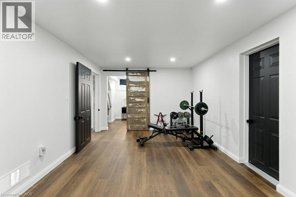 Photo 34 of 30 Cloke Court, Hamilton ON