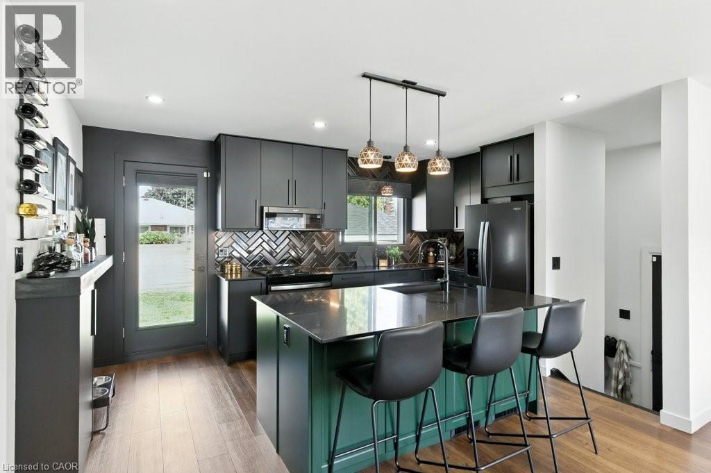 Photo 16 of 30 Cloke Court, Hamilton ON