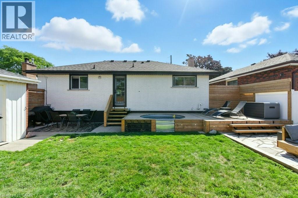 Photo 41 of 30 Cloke Court, Hamilton ON
