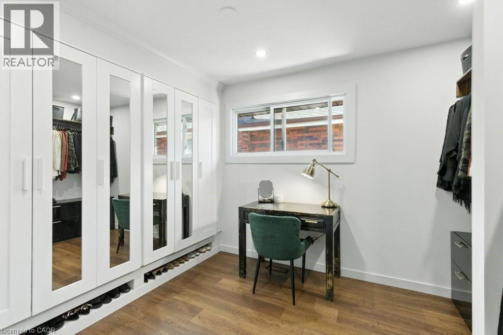 Photo 23 of 30 Cloke Court, Hamilton ON