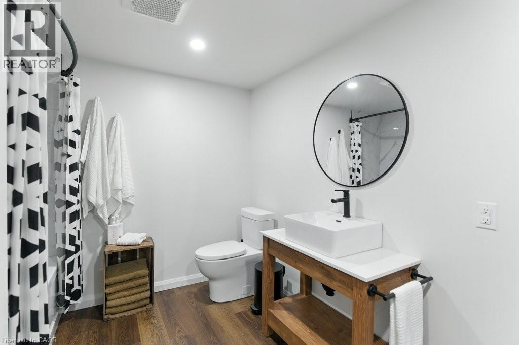 Photo 36 of 30 Cloke Court, Hamilton ON