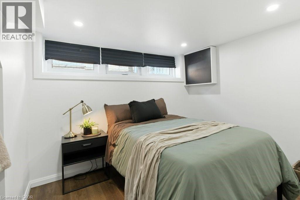 Photo 37 of 30 Cloke Court, Hamilton ON