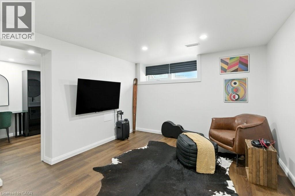Photo 33 of 30 Cloke Court, Hamilton ON