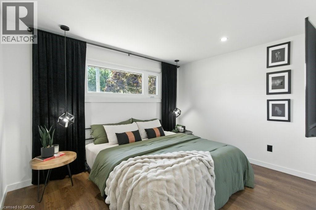 Photo 22 of 30 Cloke Court, Hamilton ON