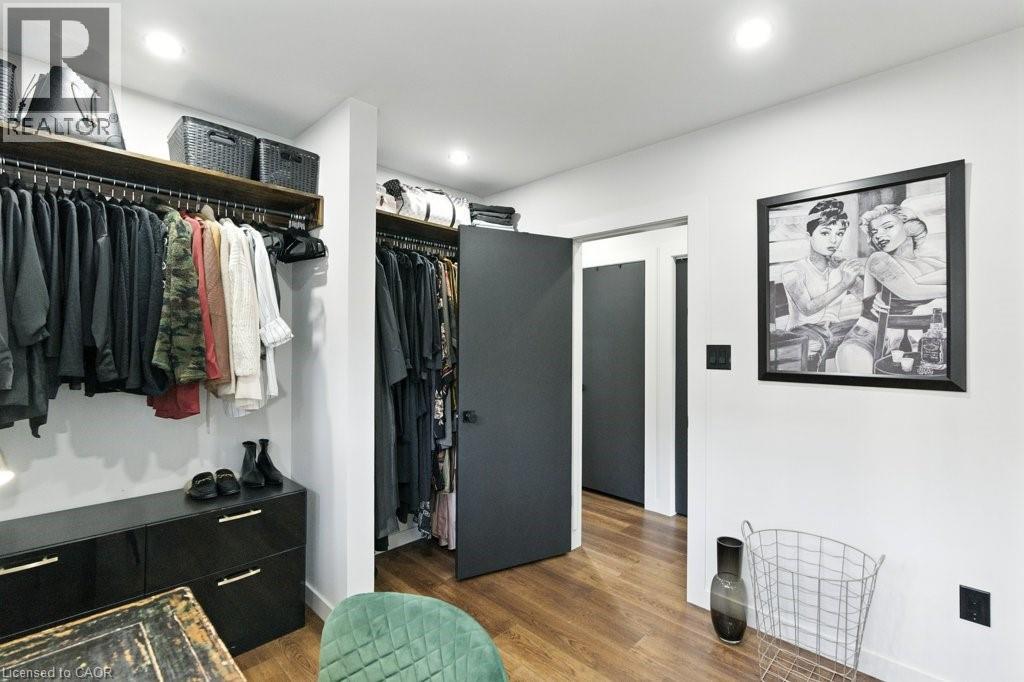 Photo 24 of 30 Cloke Court, Hamilton ON