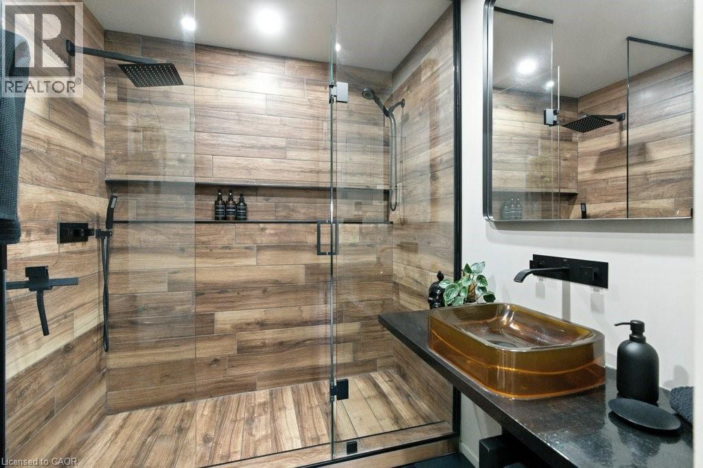 Photo 27 of 30 Cloke Court, Hamilton ON