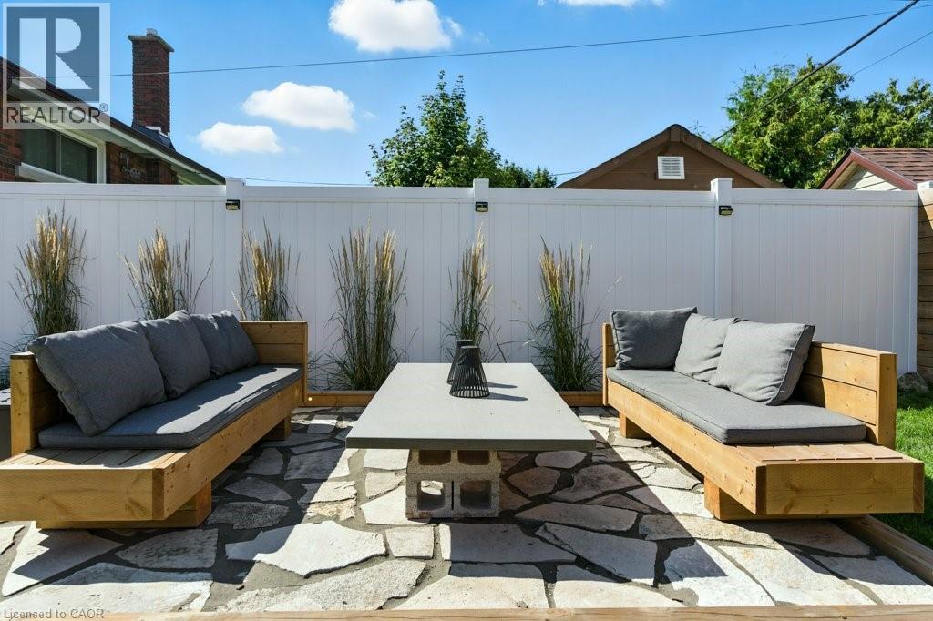 Photo 42 of 30 Cloke Court, Hamilton ON