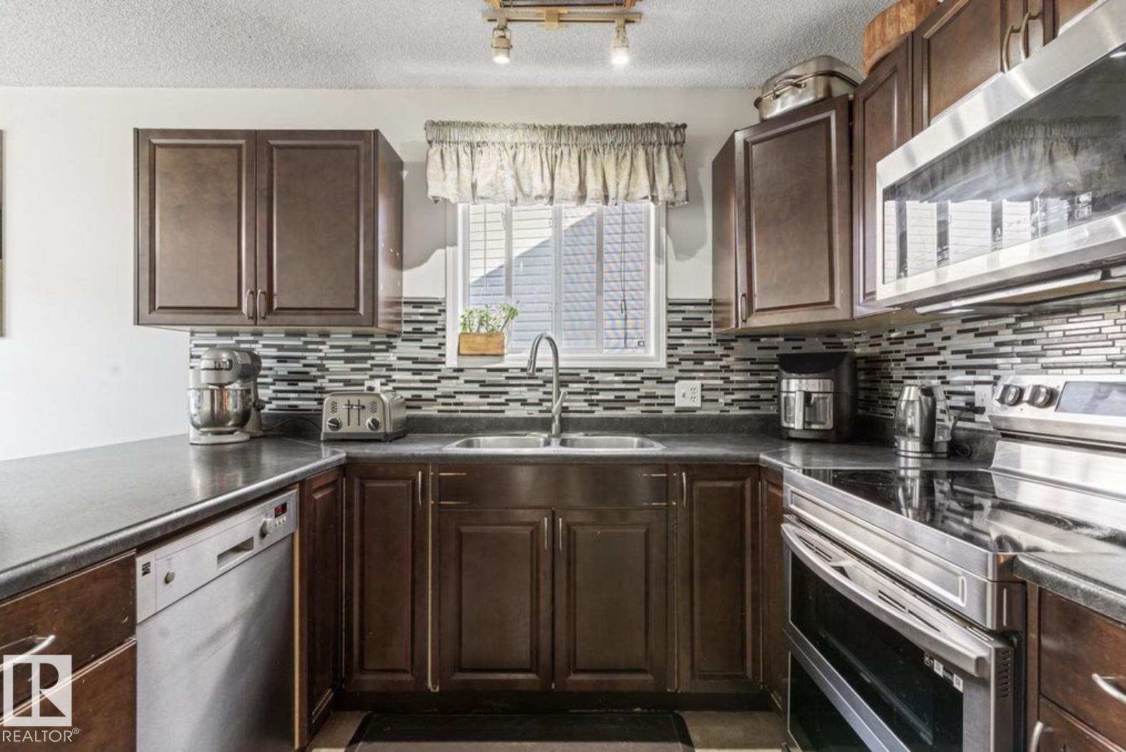Photo 10 of 4030 37 A Avenue Nw, Edmonton AB