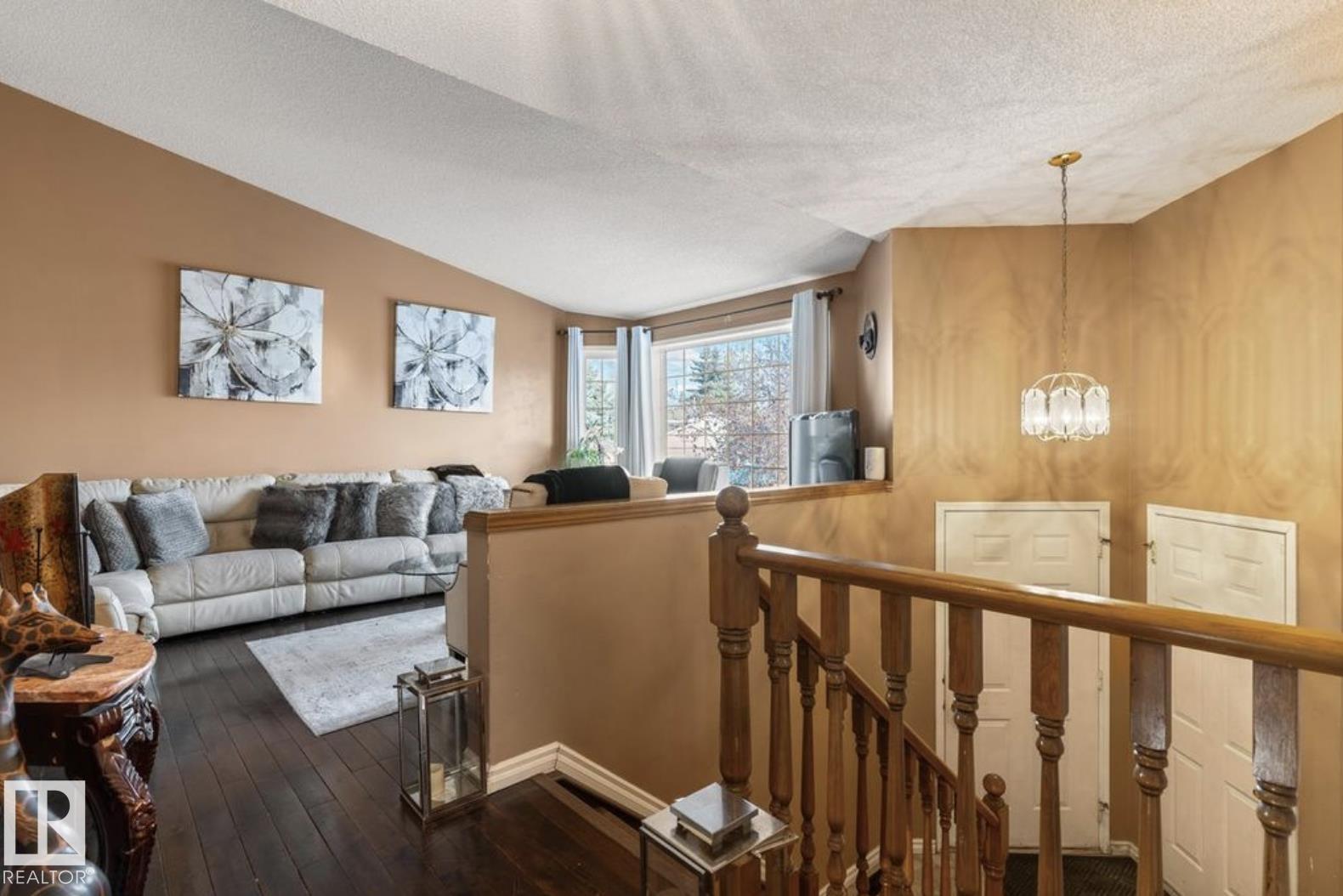 Photo 4 of 4030 37 A Avenue Nw, Edmonton AB