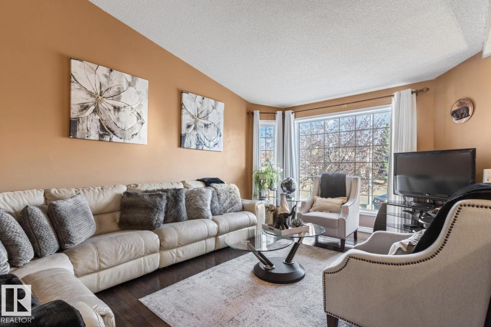 Photo 5 of 4030 37 A Avenue Nw, Edmonton AB