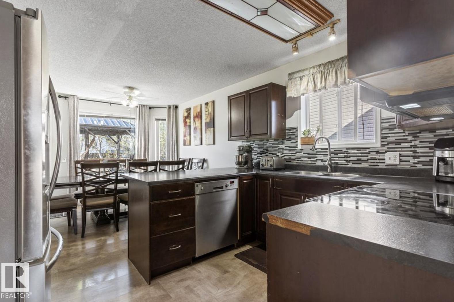 Photo 9 of 4030 37 A Avenue Nw, Edmonton AB
