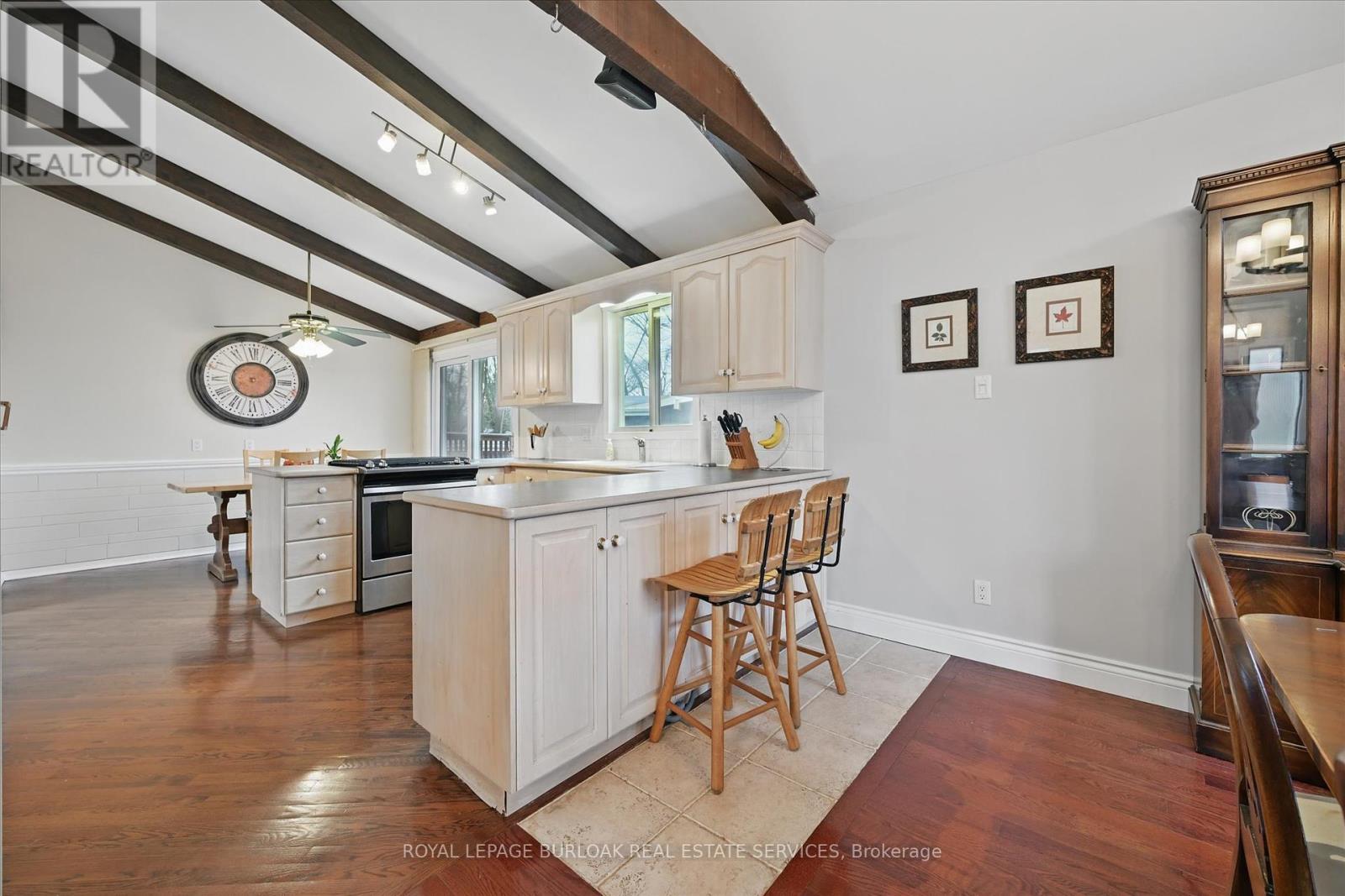 Photo 11 of 768 King Road, Burlington ON