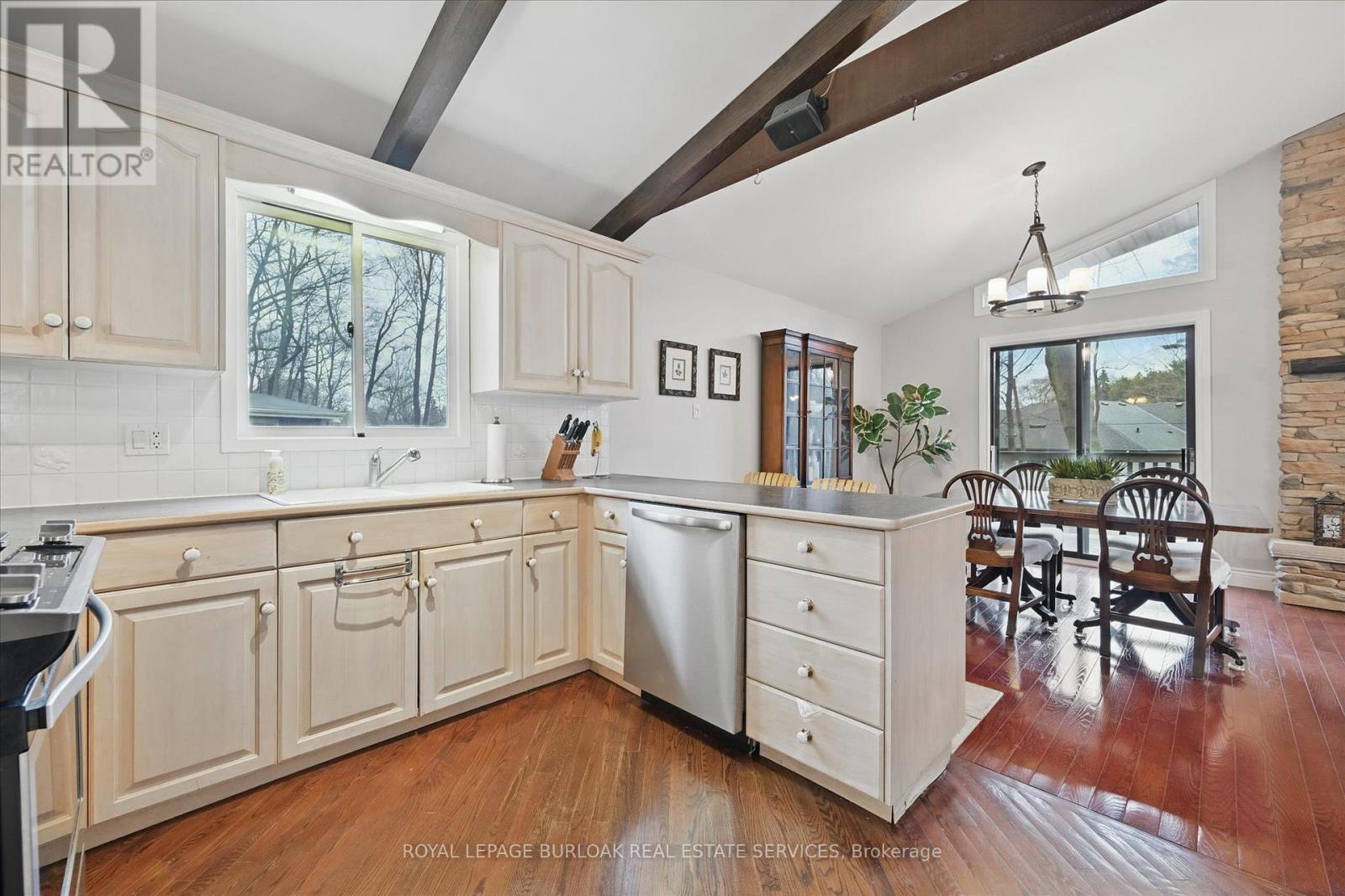 Photo 13 of 768 King Road, Burlington ON