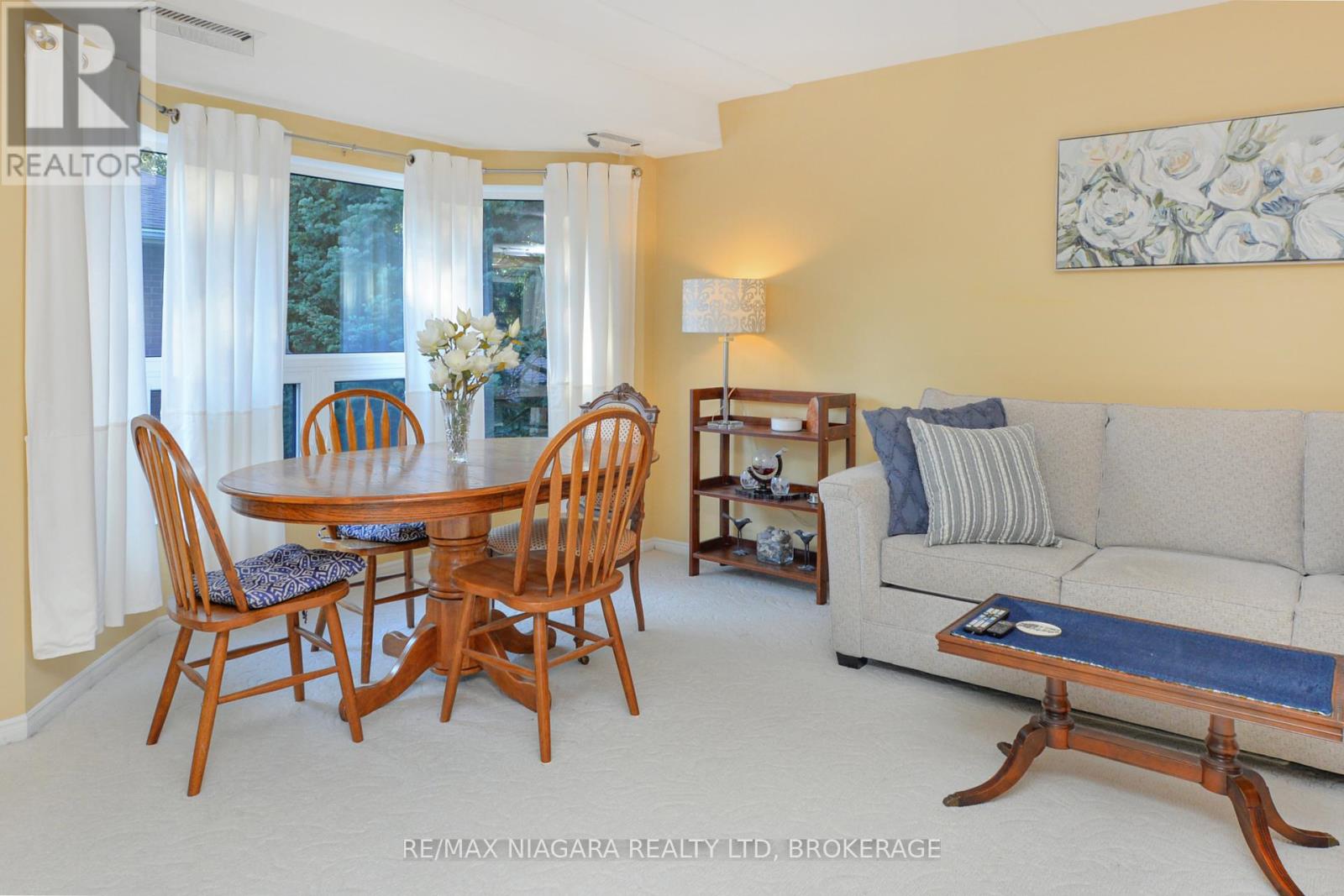 Photo 4 of 206 6704 Thorold Stone Road, Niagara Falls ON